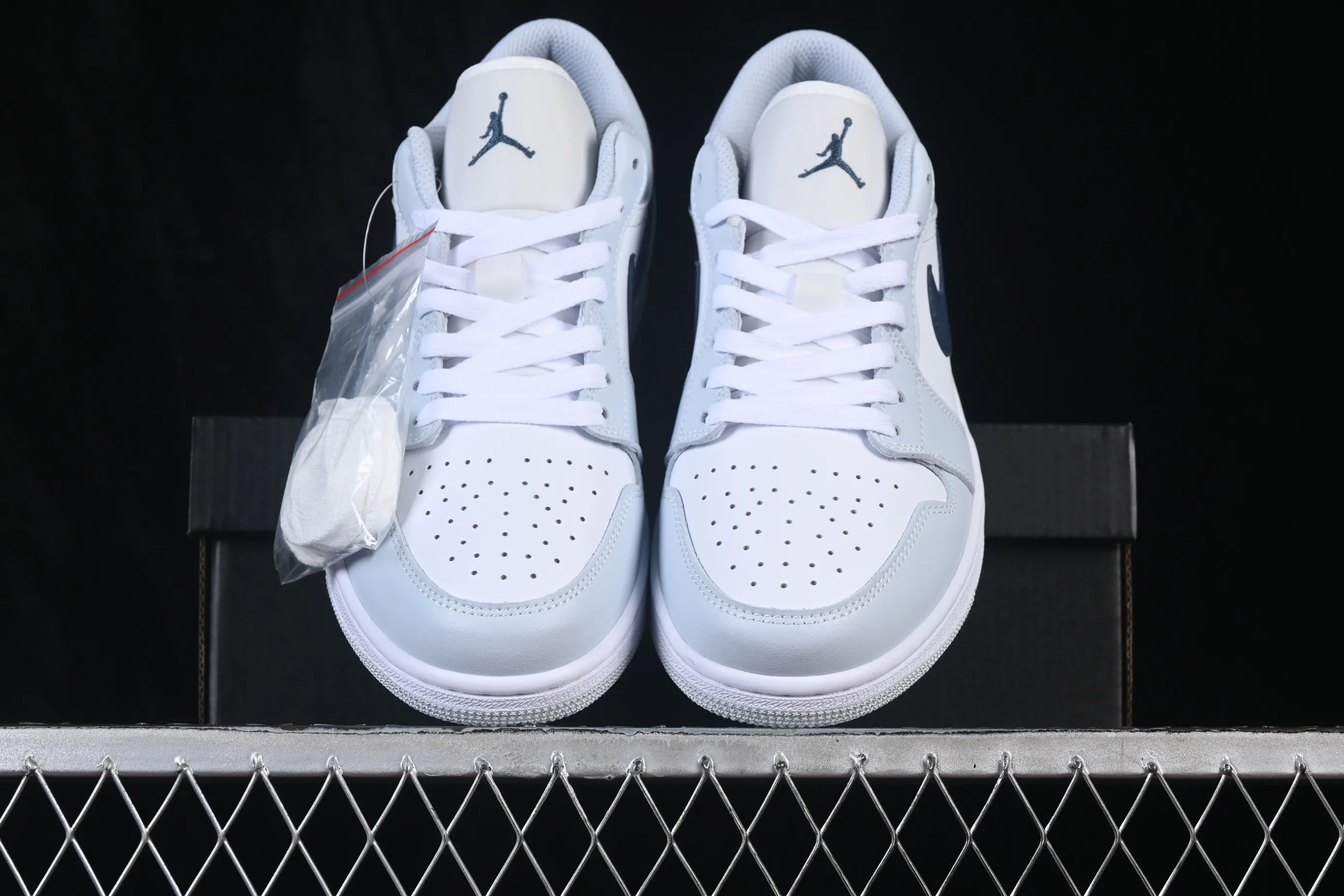 All categories Air Jordan Jordan series basketball shoes Air Jordan 1 Low Air Jordan 1 Low AJ1 Joe 1 white gray blue hook low-top retro cultural basketball shoes 553558-400